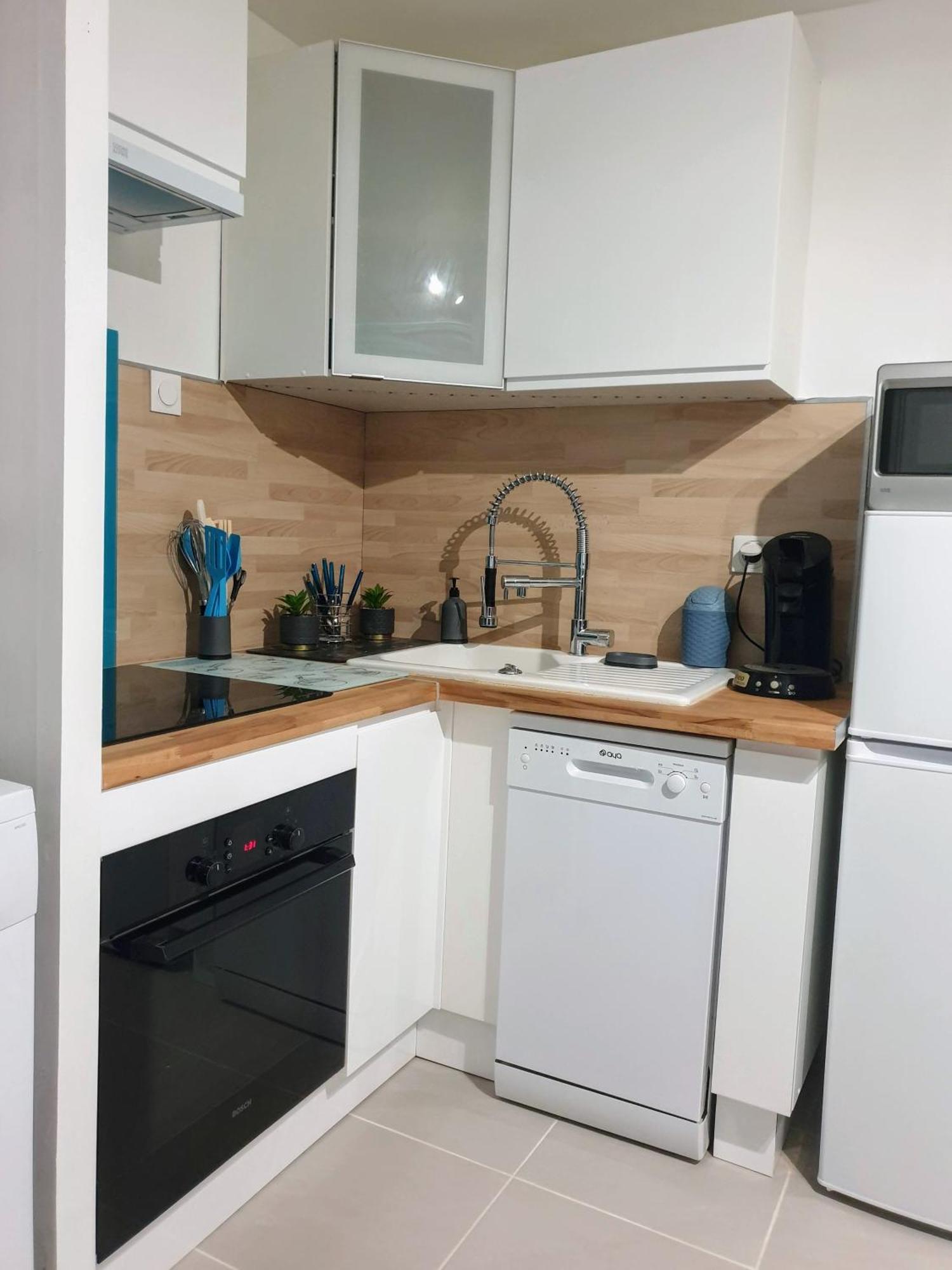 Vue Mer,acces Direct Plage,fibre,clim,parking Public Gratuit Apartment